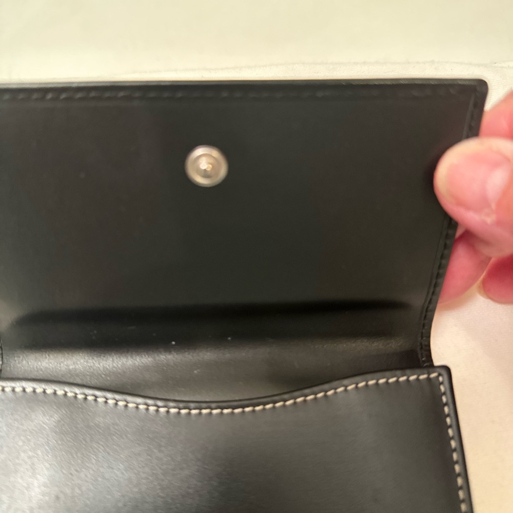 DOONEY & BOURKE vintage black leather bifold with 8 card slots and 2 bill folds - Picture 6 of 8